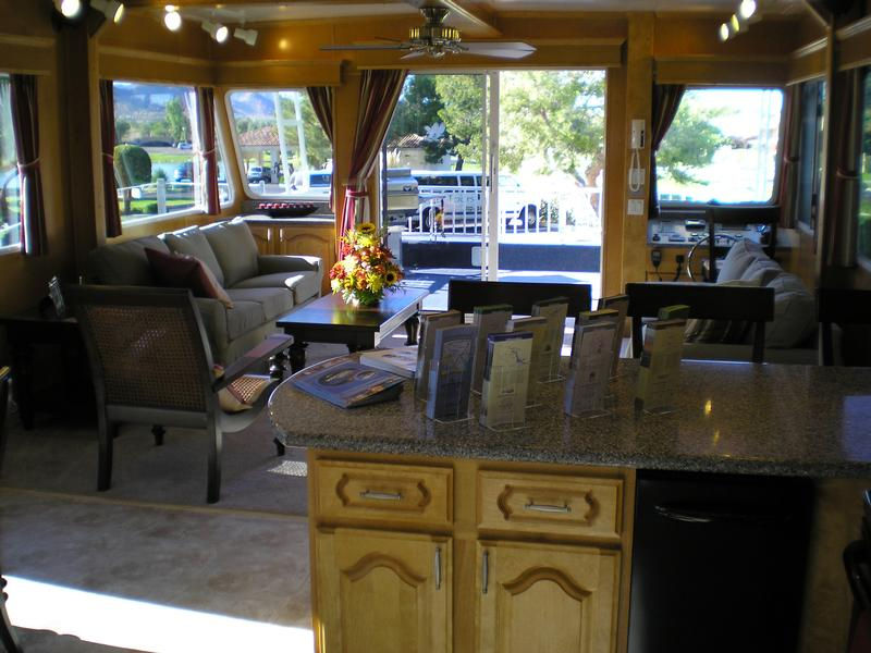 70 Silver Millennium Class Houseboat Media 3