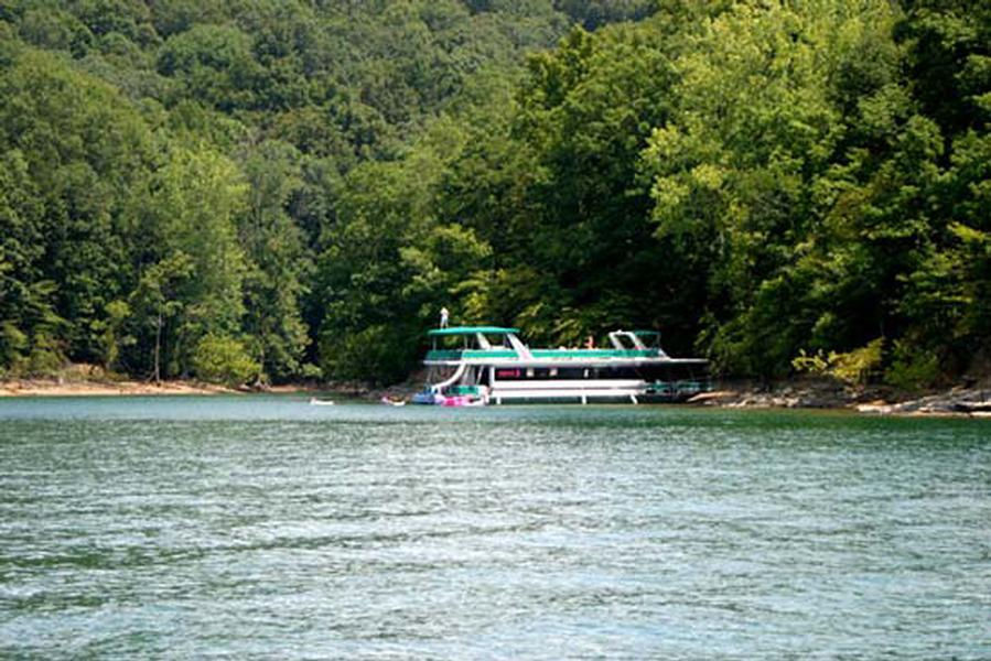 75 Bigfoot Houseboat