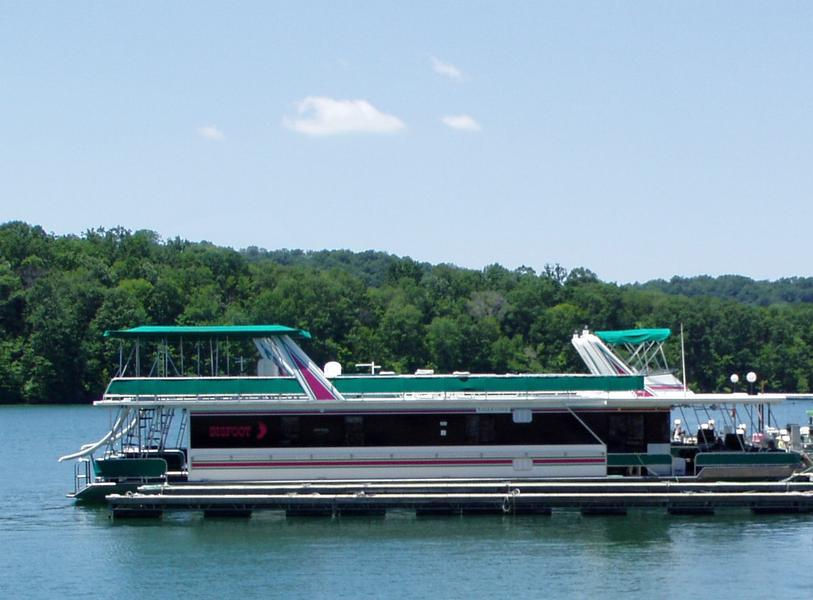 75 Bigfoot Houseboat