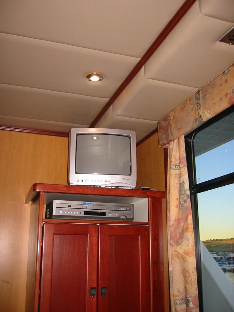 75 Odyssey Class Houseboat