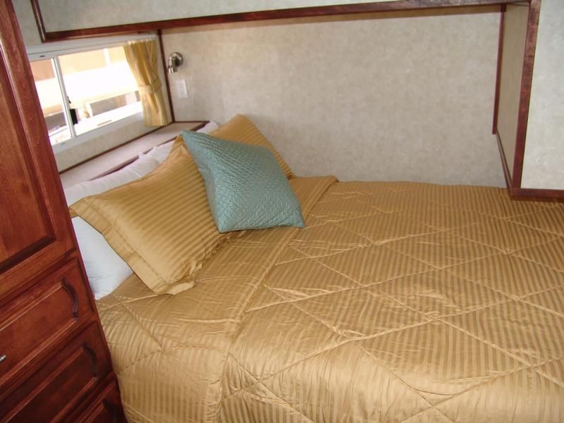 75 Foot Platinum Houseboat