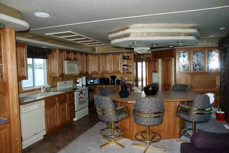 Big Caddy Class Houseboat