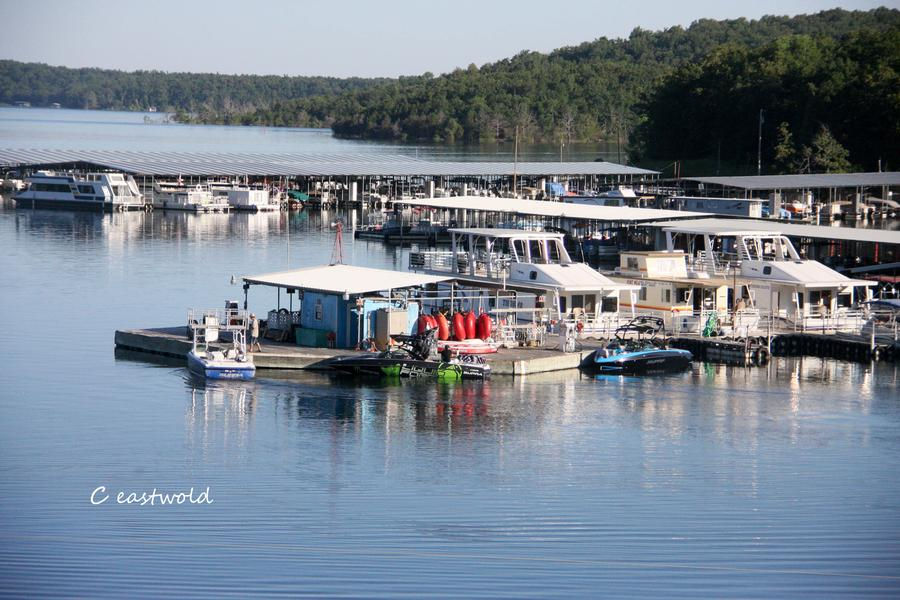 Start your houseboat vacation at the Bull Shoals Lake Boat Dock