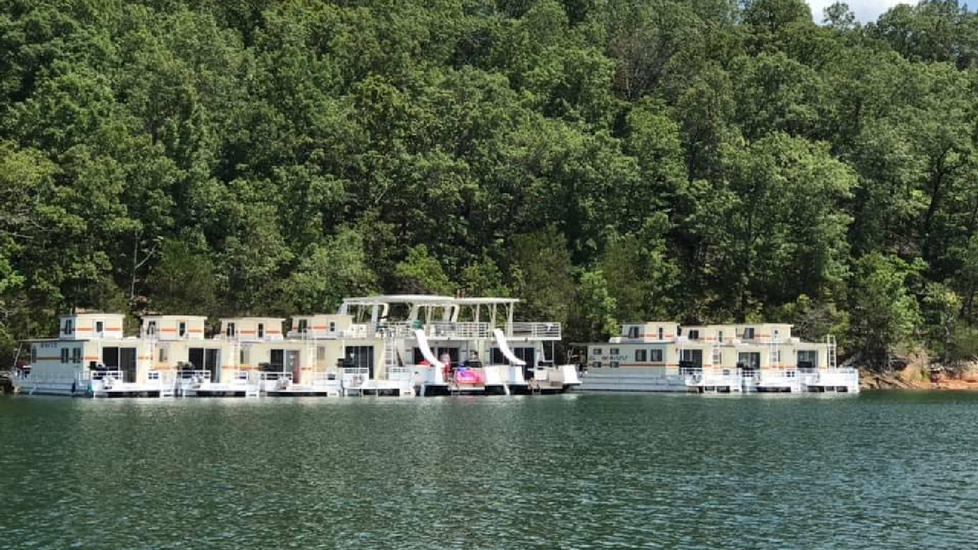 Bull Shoals Lake Houseboat Rentals and Vacation Information