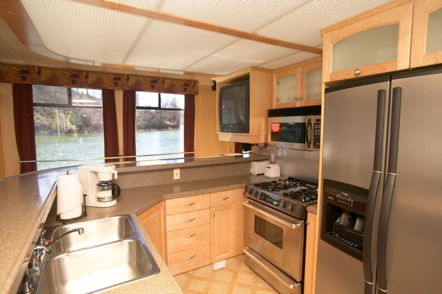 Corinthian Houseboat