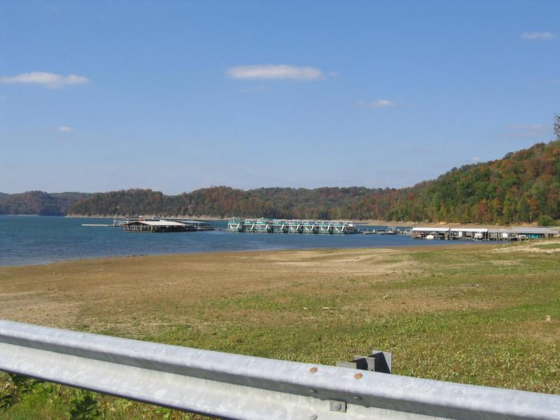 Approaching the dock on your way to your houseboat