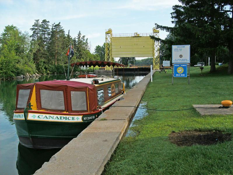Erie Canal Houseboat Rentals