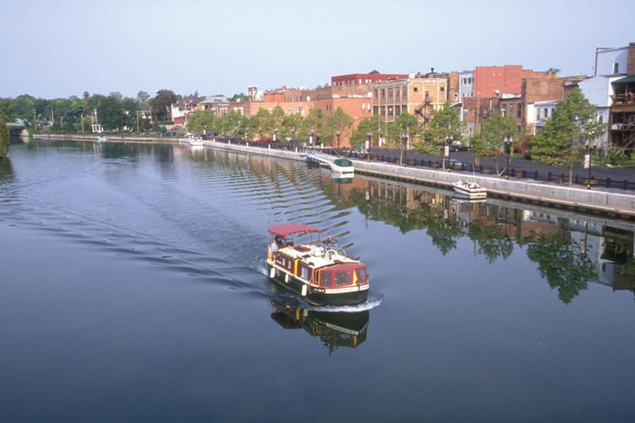 You'll pass through many towns on your houseboat trip