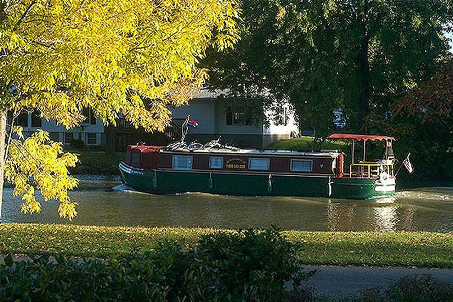 Parts of the Erie Canal pass through charming neighborhoods