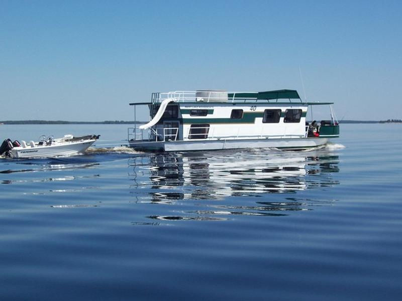 Gold Rush Jacuzzi Houseboat