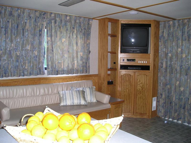 Horizon Houseboat