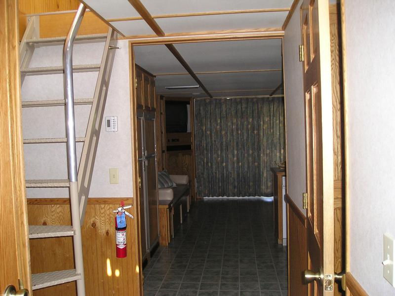 Horizon Houseboat