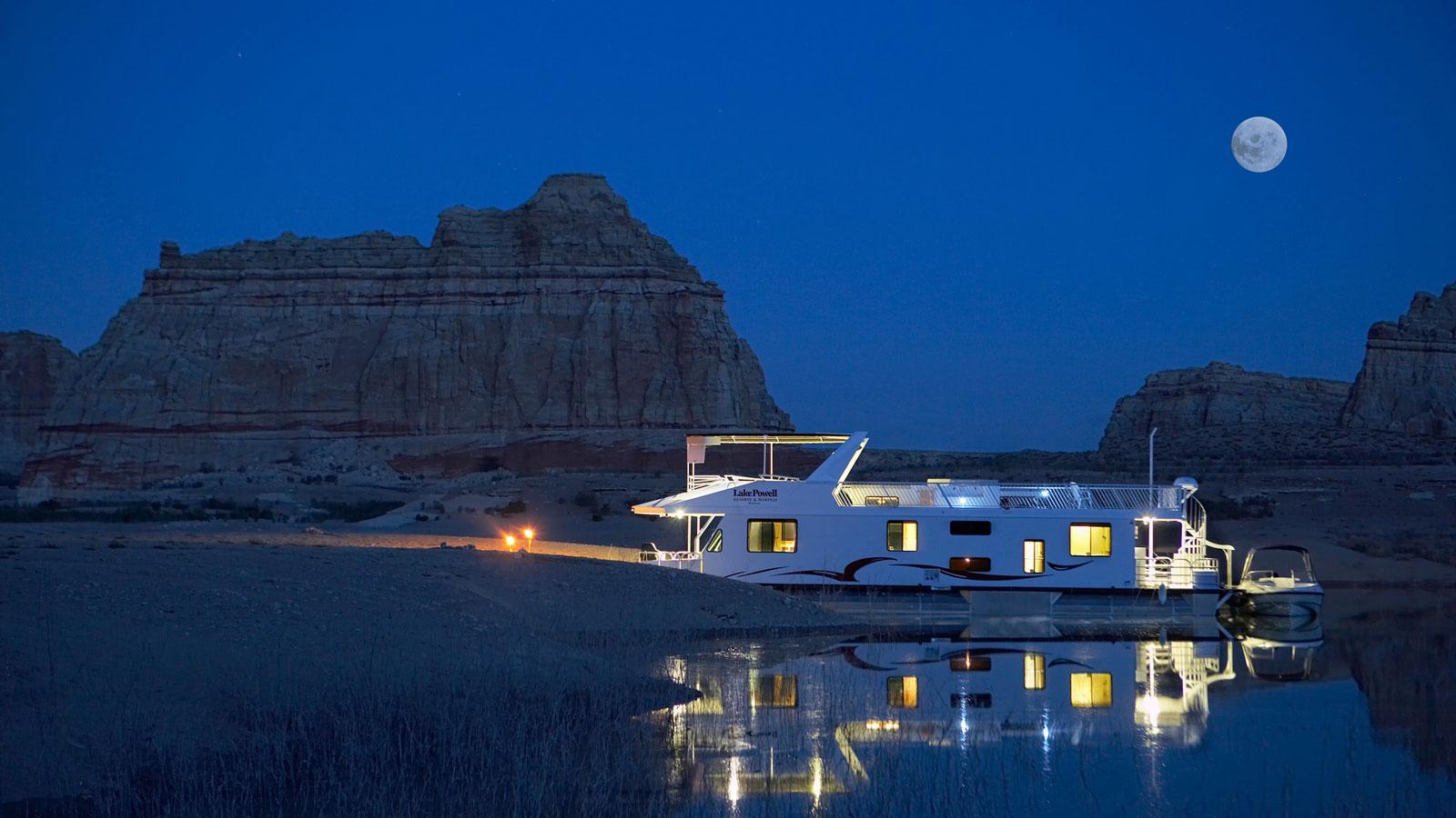 Settling in for the night on Lake Powell