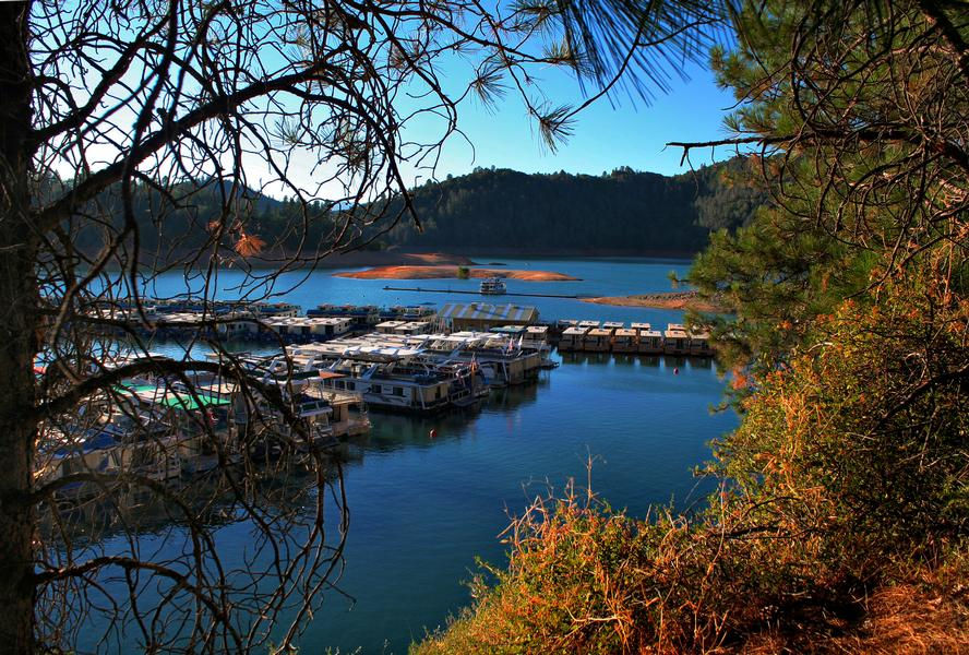 The end of summer brings autumn colors and plenty of houseboats