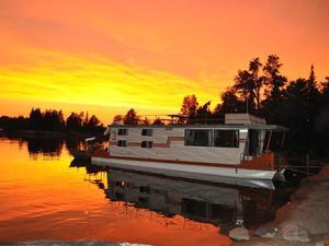 Blissful Boatways on Lake of the Woods