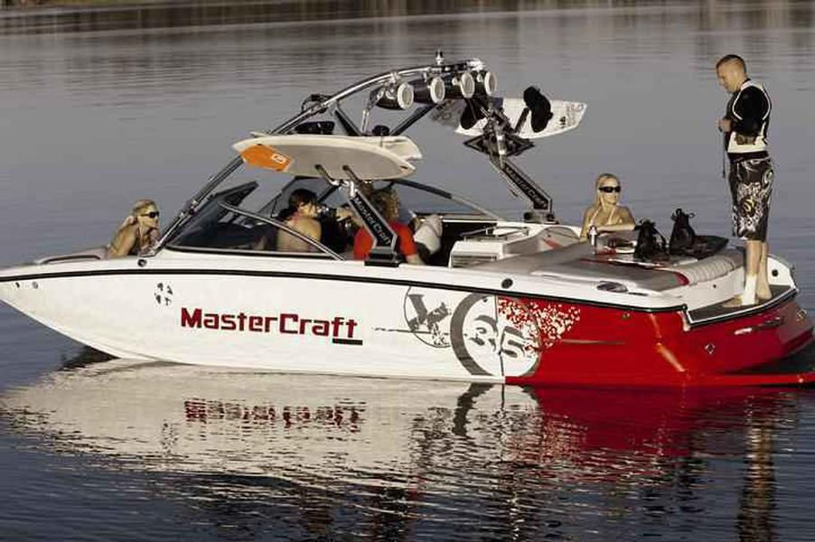 Mastercraft X-35 Speedboat