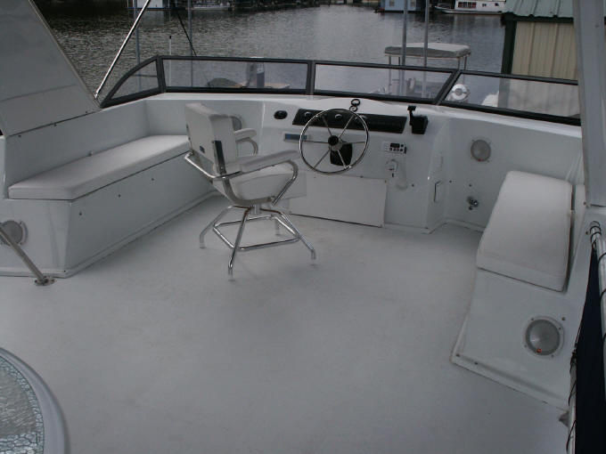 Presidential Series Houseboat