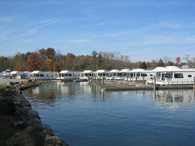 Board a houseboat minutes from your car