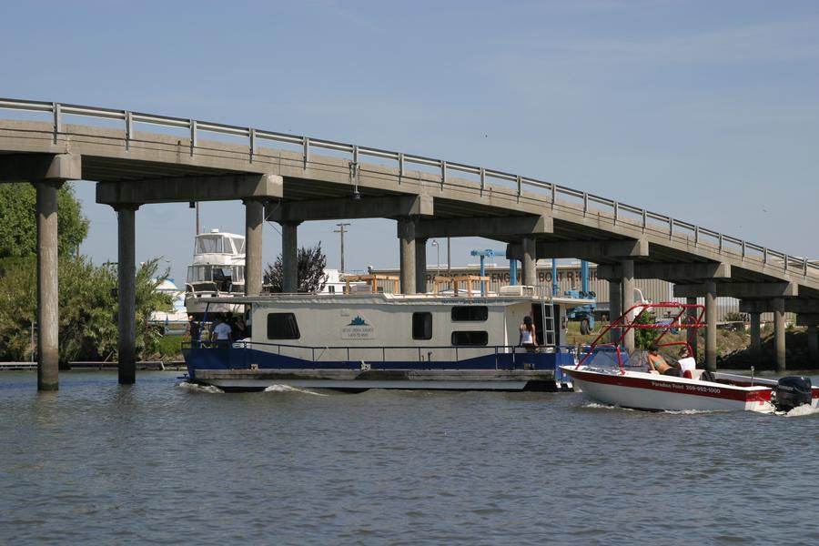 Summit Houseboat