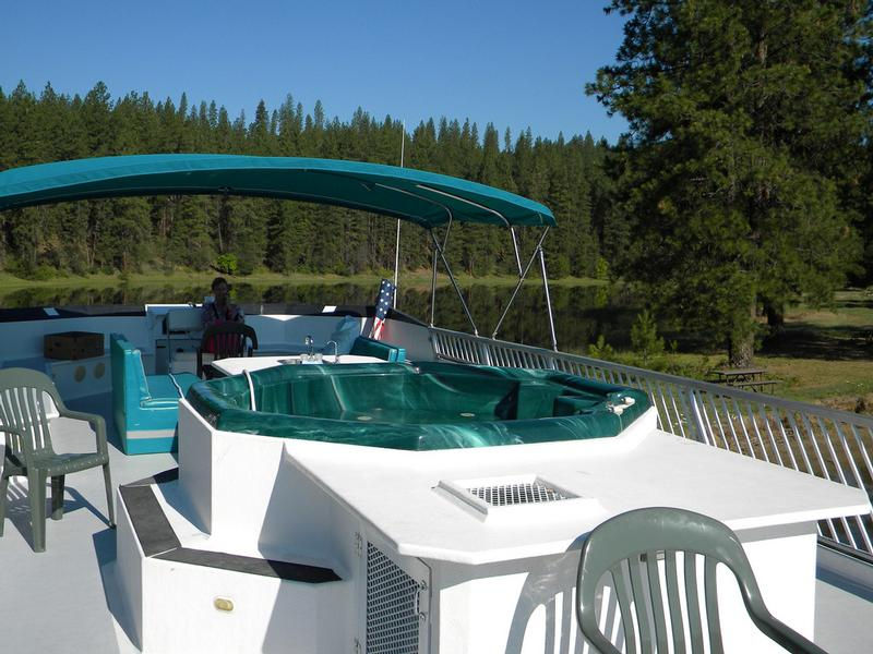 SuperCruiser Houseboat w/ Hot Tub