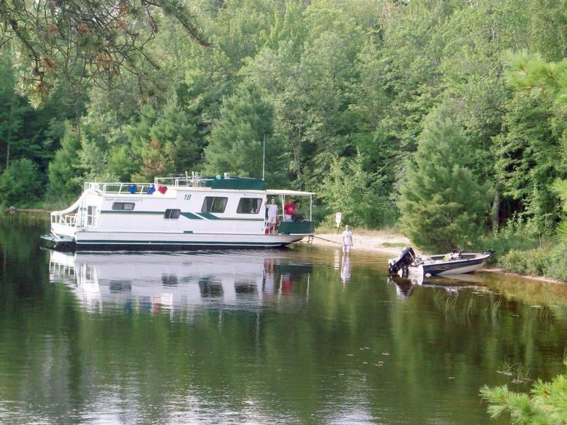 Tamarac Houseboat