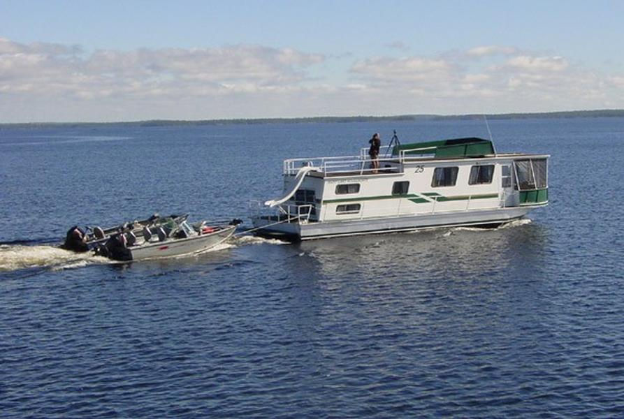 Tamarac Houseboat