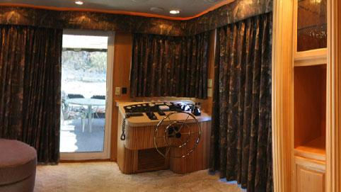 Tango 87 Luxury Houseboat