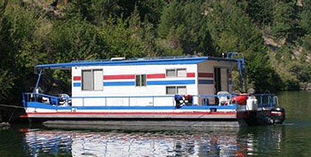 The Kokanee Houseboat