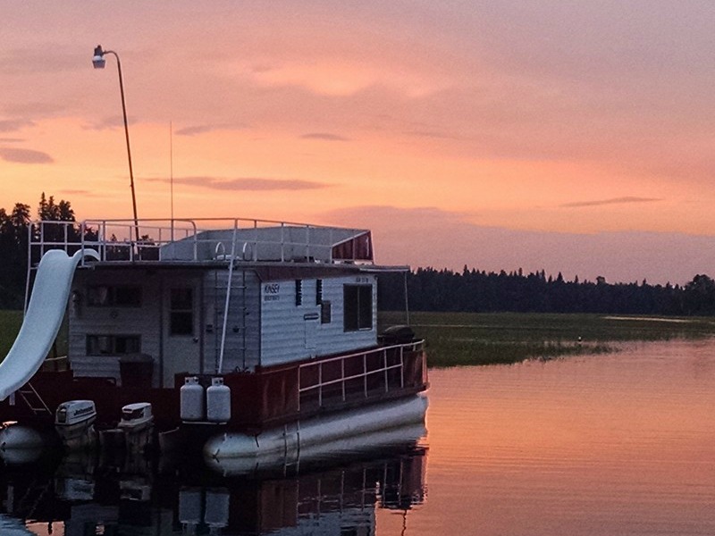 Birch Lake - Houseboat Photos | Pictures