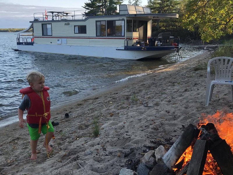 Relaxing campfire on the beach Photos