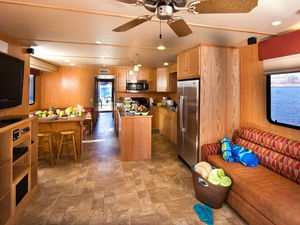 59 Discovery XL Platinum Houseboat