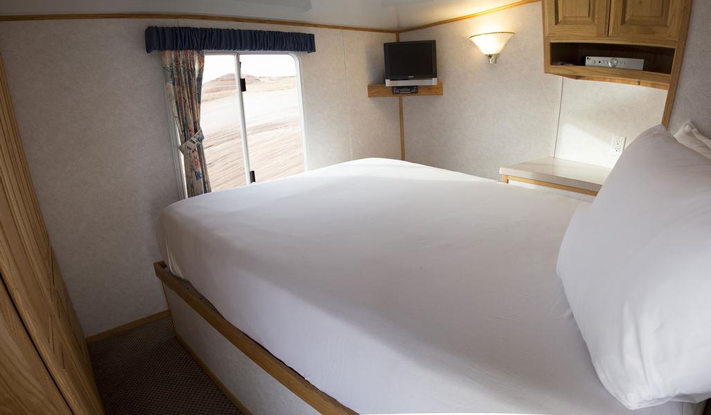 70foot Silver Millennium Houseboat