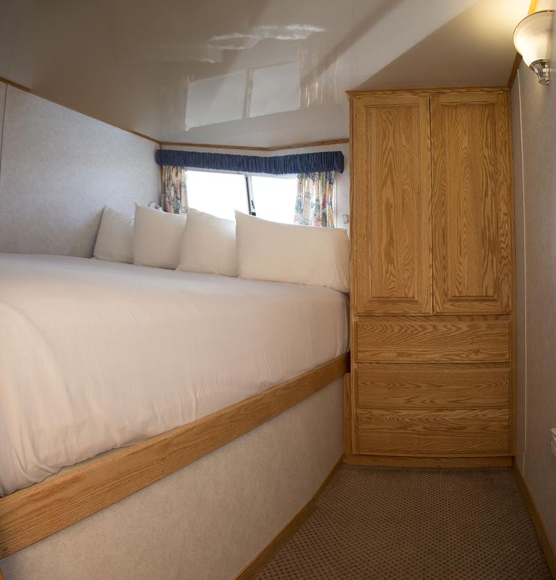 70foot Silver Millennium Houseboat