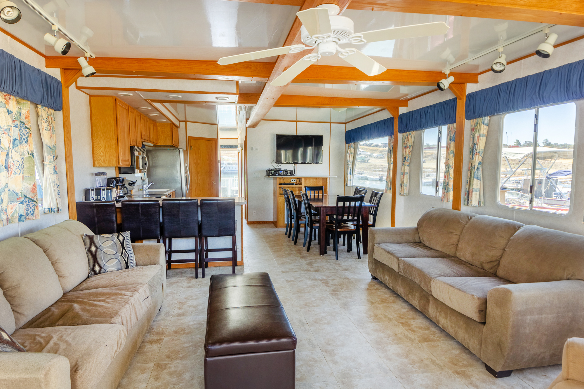 70'Houseboat Monticello