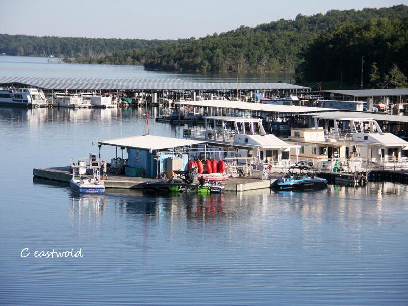 Start your houseboat vacation at the Bull Shoals Lake Boat Dock Photos