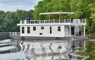 84' Cream Harbor Cottage Houseboat