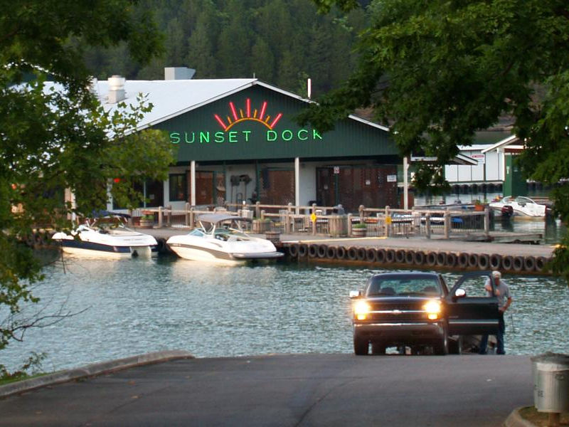 Bring your own watercraft on your houseboat trip to cruise the waters Photos