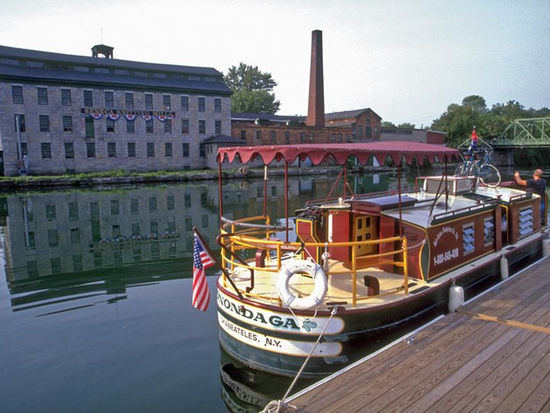 Erie Canal Houseboat Rentals