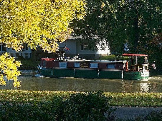 Parts of the Erie Canal pass through charming neighborhoods