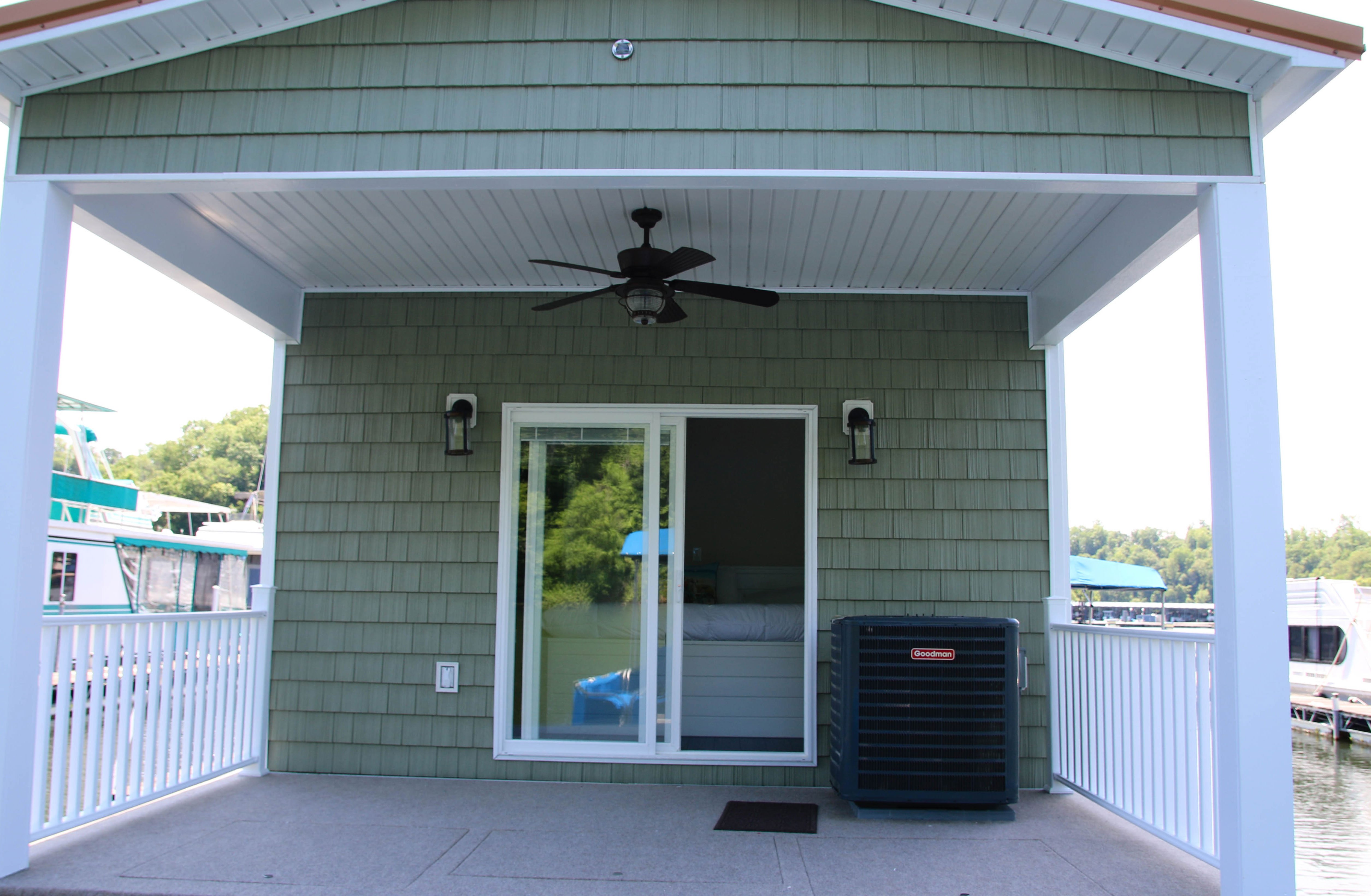 Green Harbor Cottage Houseboat