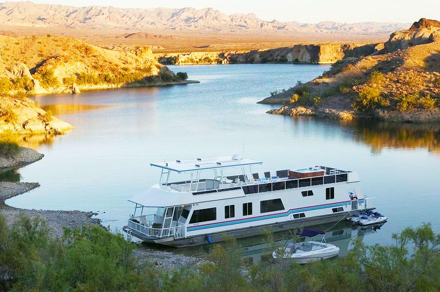 Houseboating Basics for First Timers