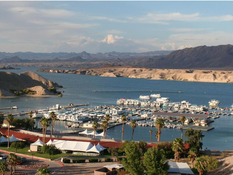 A stunning view of the Marina and its surrounding mountains Photos