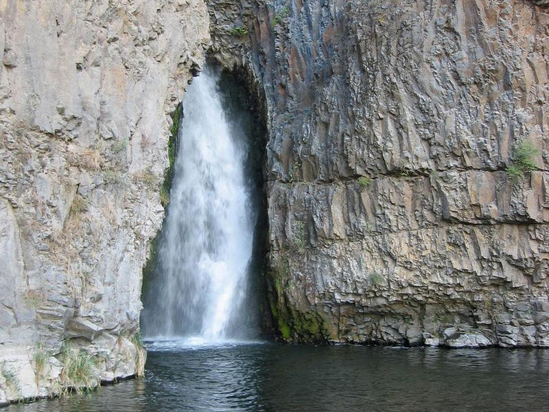 A beautiful tucked-away waterfall Photos