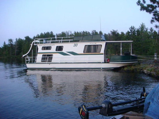 Minnitaki Houseboat