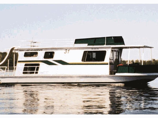 Minnitaki Houseboat