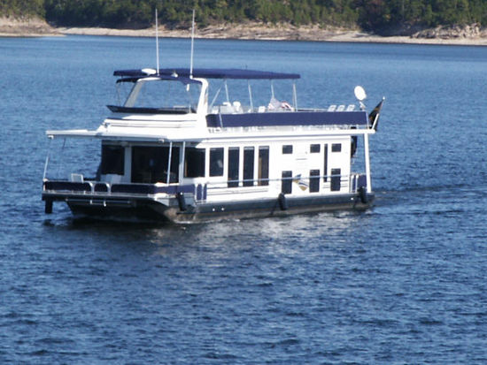 Presidential Series Houseboat