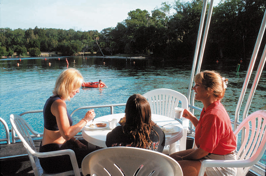 Insider Tricks to Houseboat Like a Pro