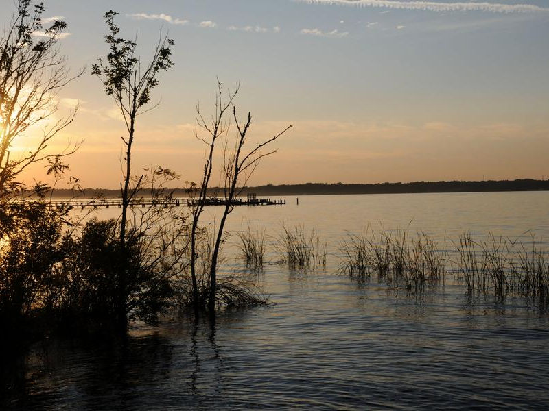 Spend your evenings on shore gazing out into the beautiful sunset Photos