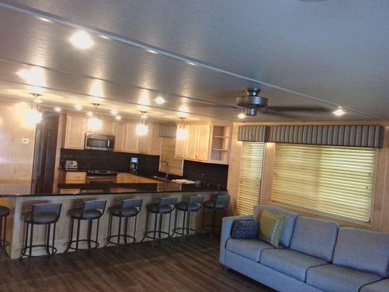 State Dock 925 Houseboat