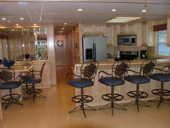 State Dock 950 “Luxury Cat” Houseboat